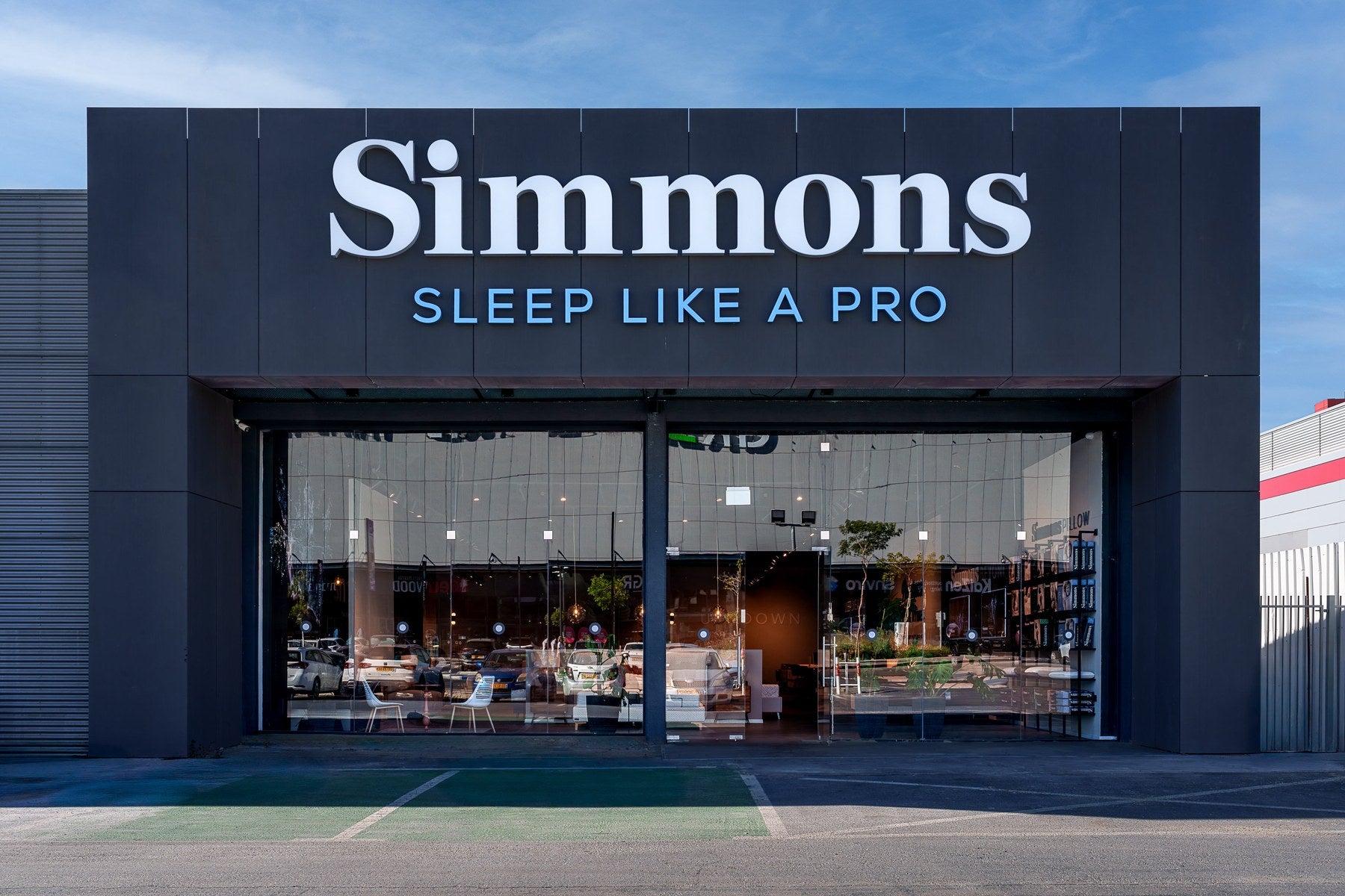 אולם התצוגה של Simmons