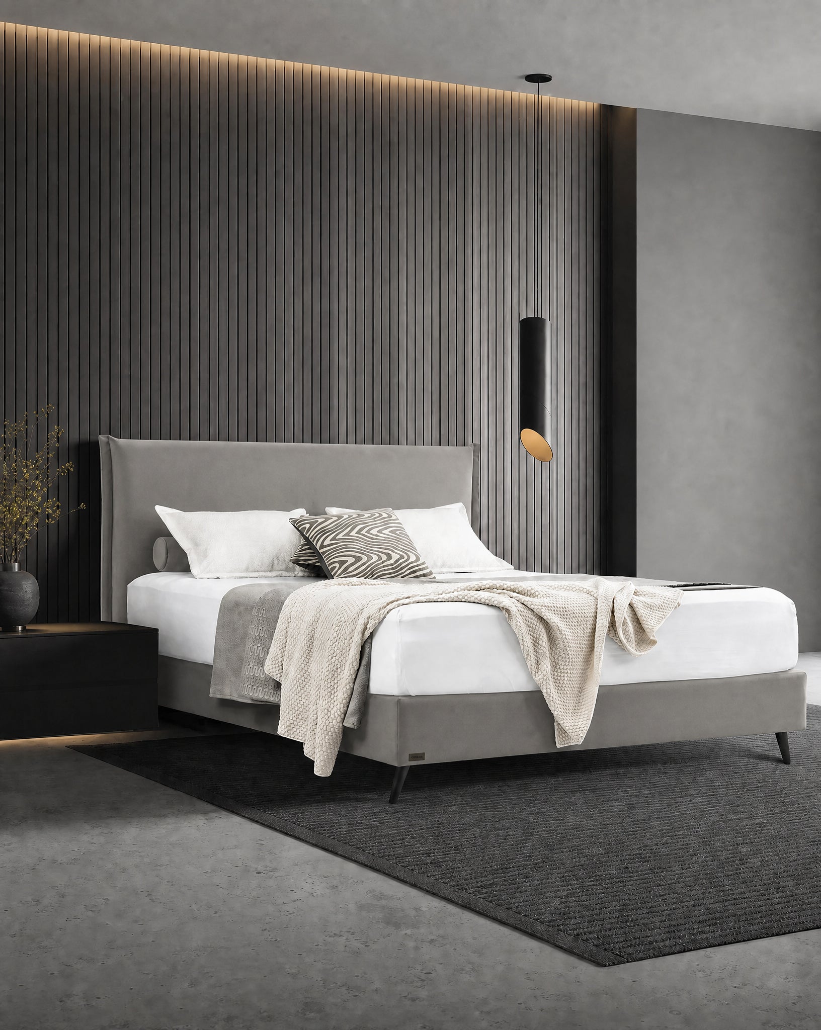 מיטה זוגית Bed 1500 בריפוד אפור בהיר בחדר שינה
