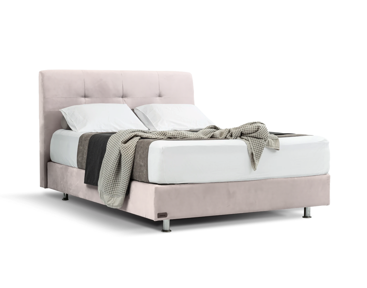 מיטה זוגית Bed 2000 של Simmons בריפוד שמנת